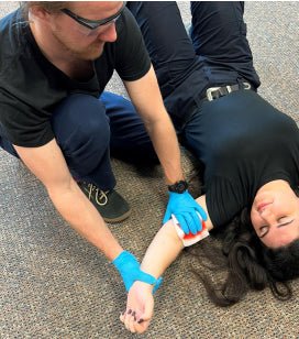 A Step-by-Step Guide on How To Get An EMT Certification (Tips and Best Pratices)